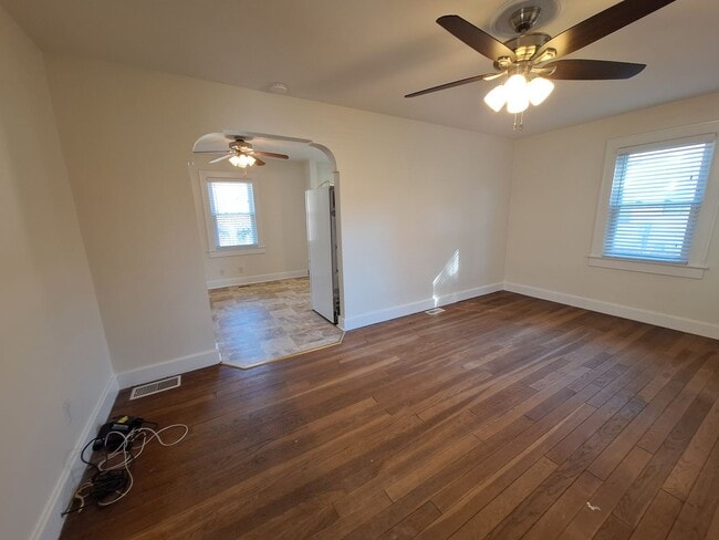 Photo - 10 Commodore Dr