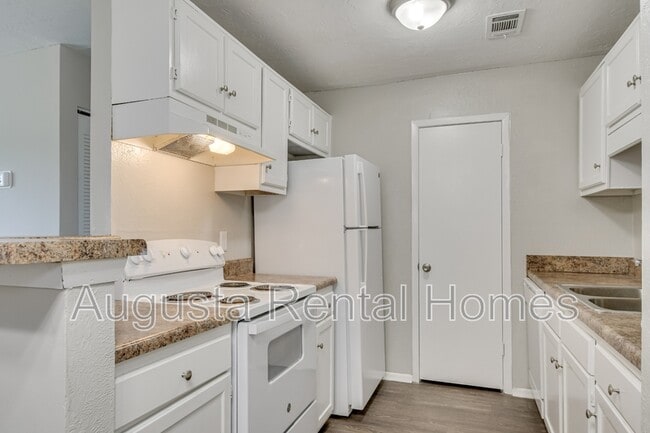 Building Photo - 2515 Center West Parkway - 3G Rental