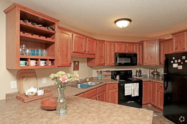 2BR, 2BA - 1082 SF