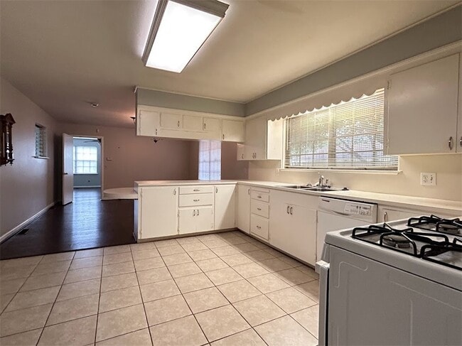 Photo - 1601 N Sang Ave