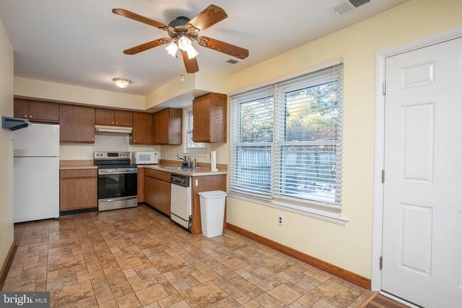 Photo - 225 Cedar Dr