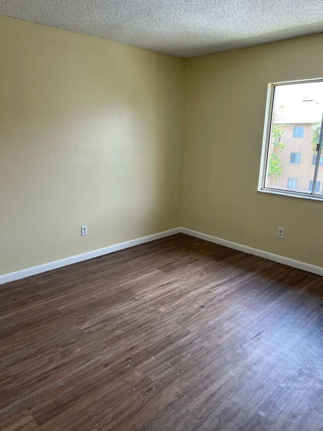 5213 Via Hacienda Cir