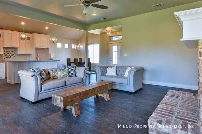 Photo - 2103 99th St