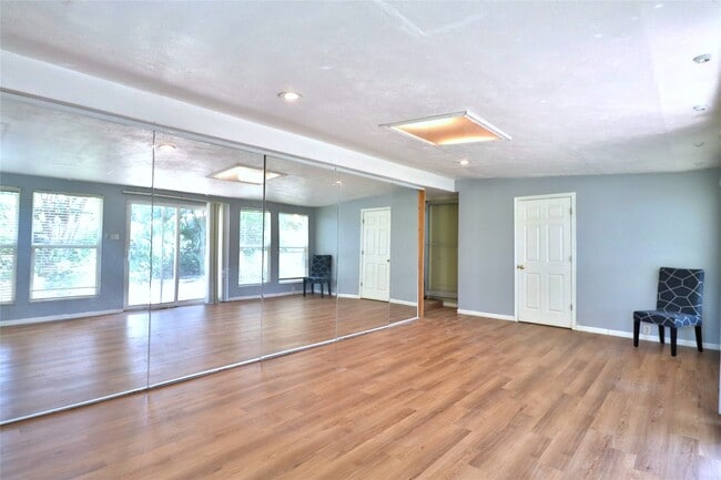 Photo - 3210 Cloverdale St