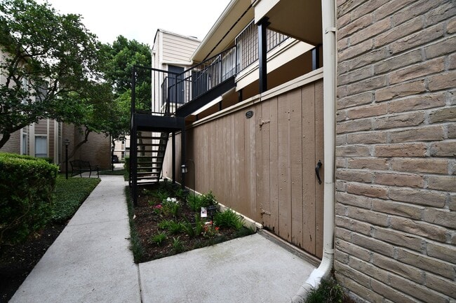 Building Photo - 720 Bering Dr Unit 169
