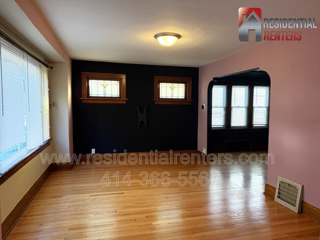 Photo - 2009 S 68th St