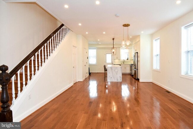 Photo - 1117 Montello Ave NE
