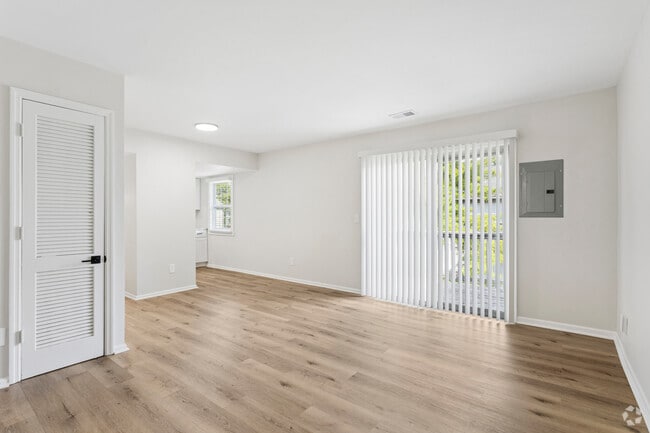 Apartamento Elite de 2 habitaciones y 1 baño - 790 pies cuadrados - Sala de estar - The Vale at Walnut Creek