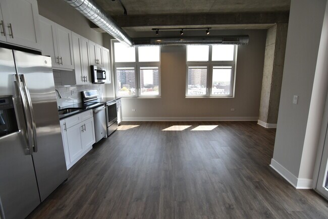 Photo - 3833 N Broadway Unidad 712