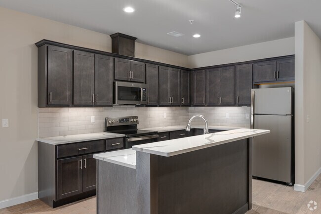 1 BR, 1 BA, 905 SF