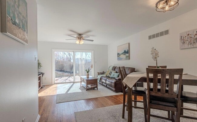 Photo - 712 Woodlawn Ave