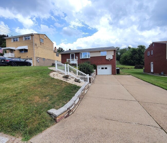 Building Photo - *Beautifully Updated 3BD/2BA Single Family Home Available in Whitehall*