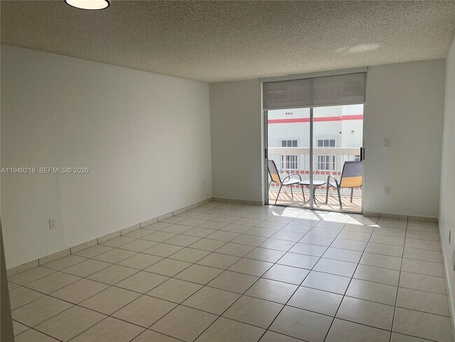 Photo - 3588 Collins Ave Unit 404