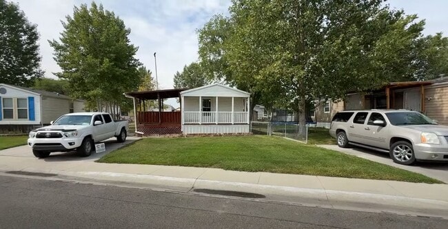 Building Photo - 2 Bedroom 1 Bath House With Covered Patio,...
