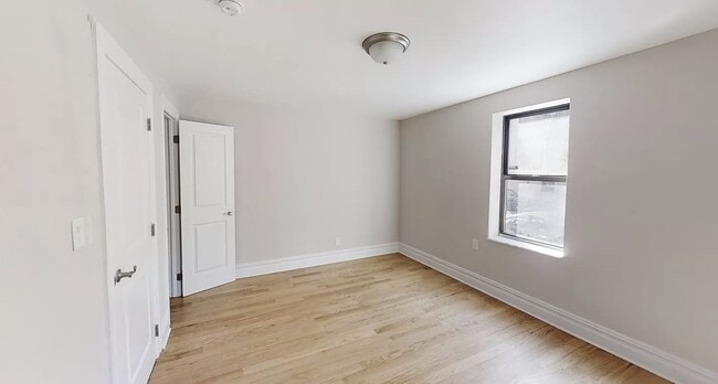 Photo - 157 E 37th St