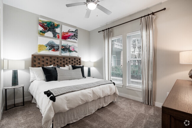 1BR, 1BA - 813SF - Bedroom