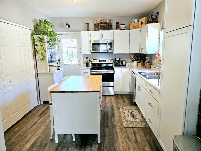 Photo - 106 E Madison St