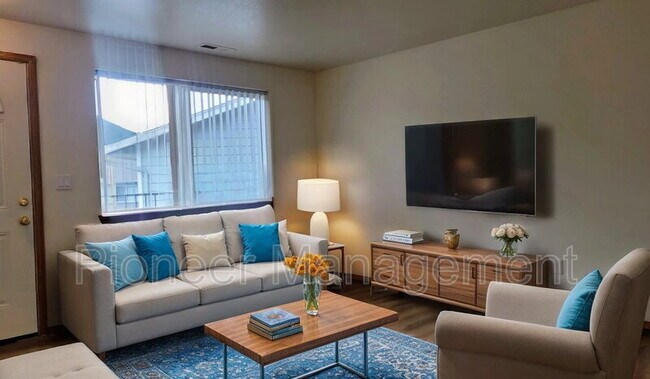 Photo - 499 Maylea Pl