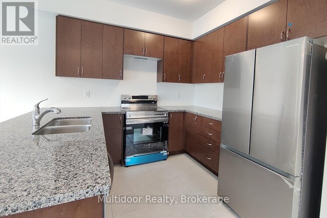 Photo - 305 Garner Rd W