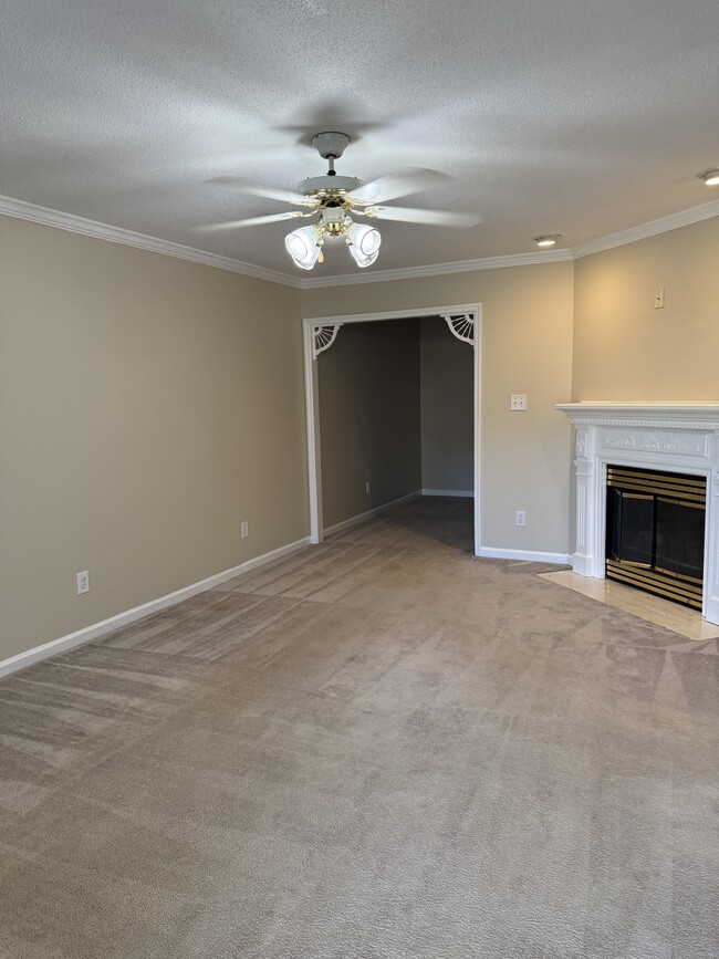 Photo - 317 Woodridge Dr SW