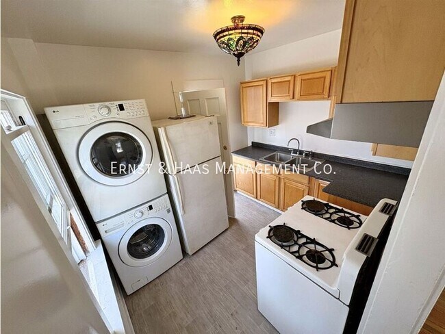 926 1/2 Newport Ave-