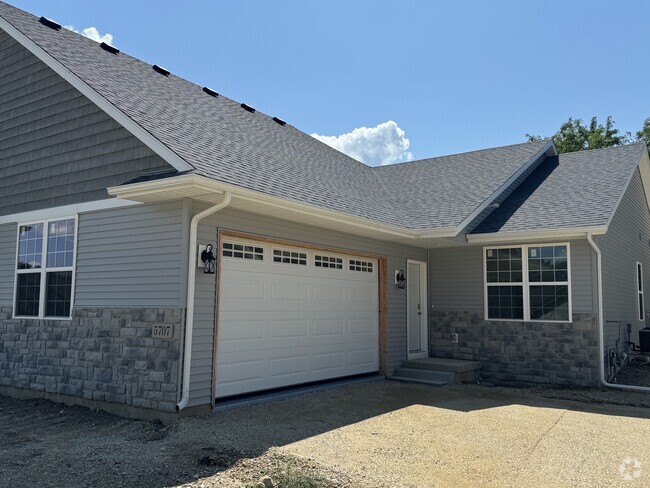 Building Photo - 5693 Roy's Ridge Rental