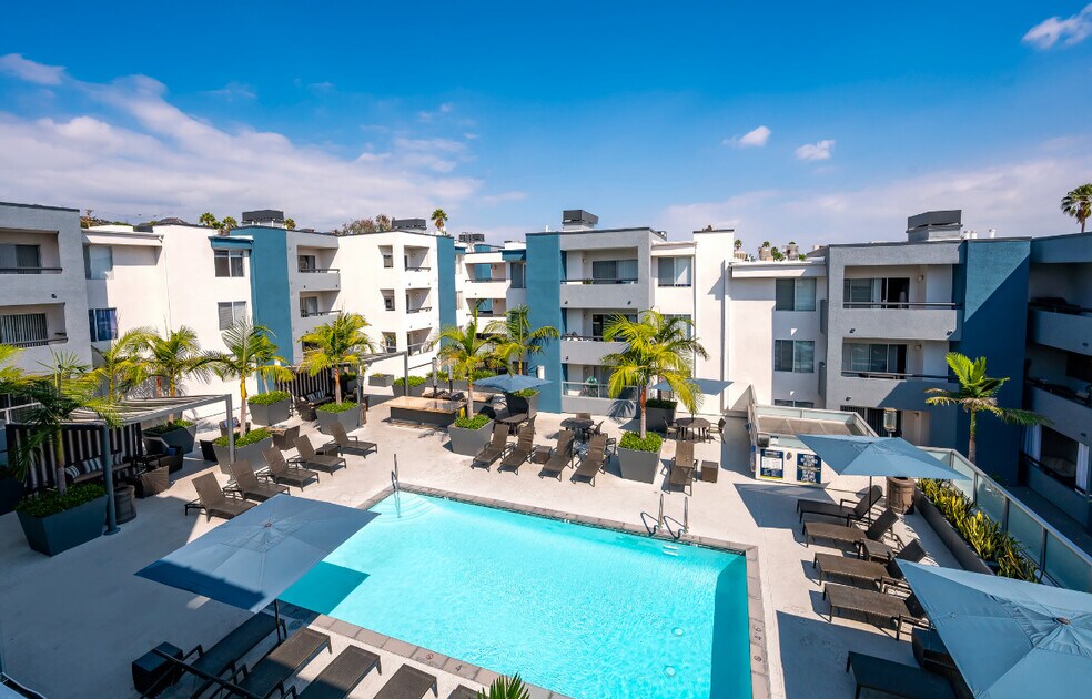 Crescent at West Hollywood