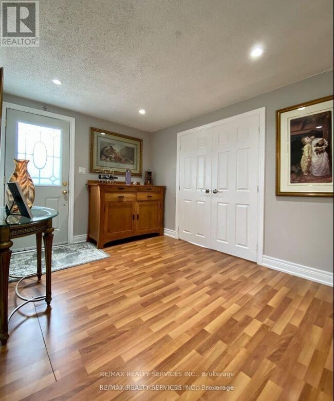 Photo - 4870 Mapleview Crescent