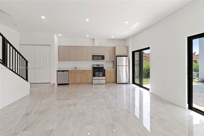 Photo - 135 SW 114th Ave