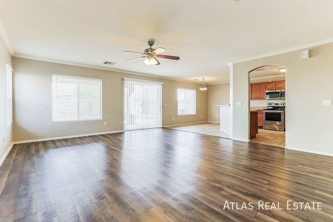 Photo - 912 E Mayfield Cir