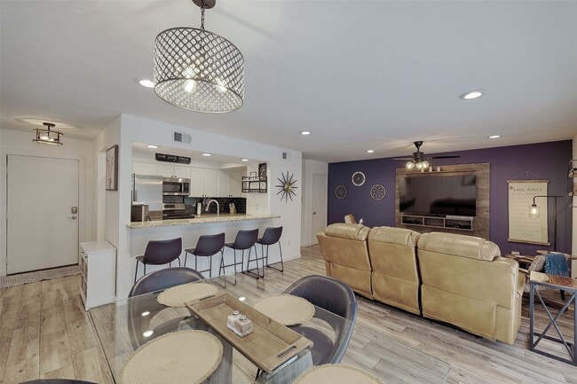 Building Photo - 12500 Melville Dr Unit 123C