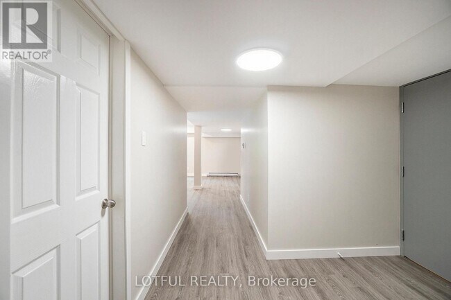 Photo - 2647 Priscilla St