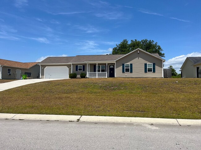 Building Photo - Great home avail in Hubert!