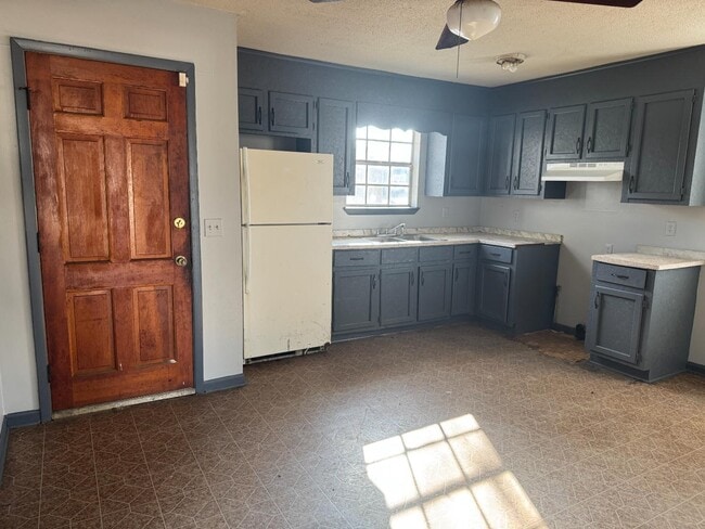 Building Photo - 2613 12th Ave N