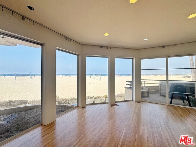 Building Photo - 3505 Ocean Front Walk Rental