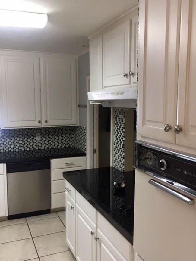 1107 Lancaster Dr