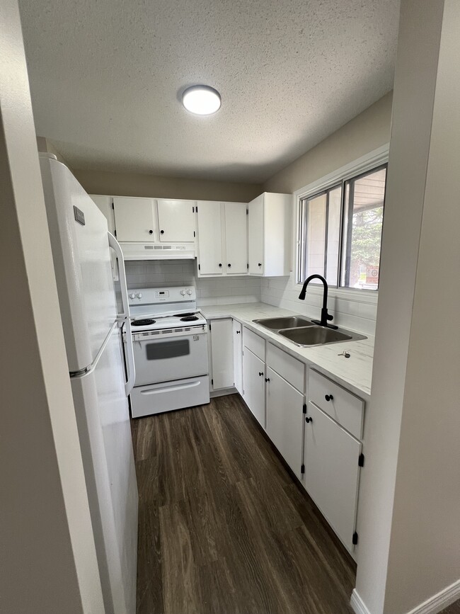 Photo - Beddington Heights Village