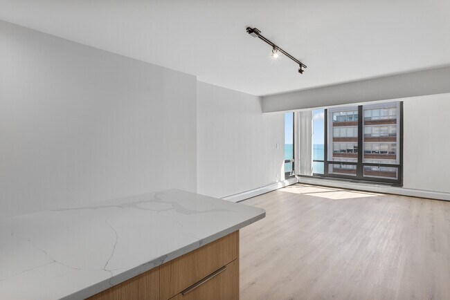 Photo - 6166 N Sheridan Rd Unidad 26F