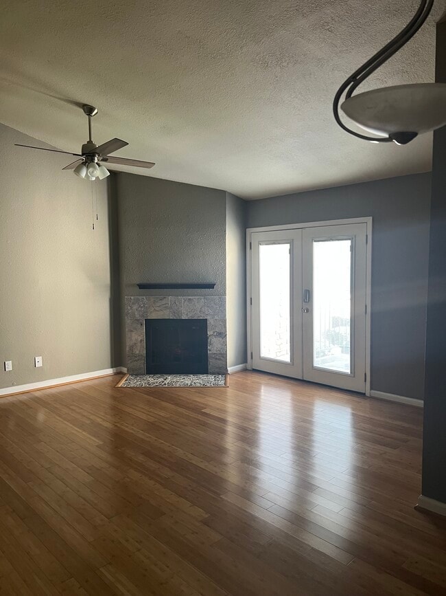 Building Photo - 7102 N Holiday Dr Unit 7102