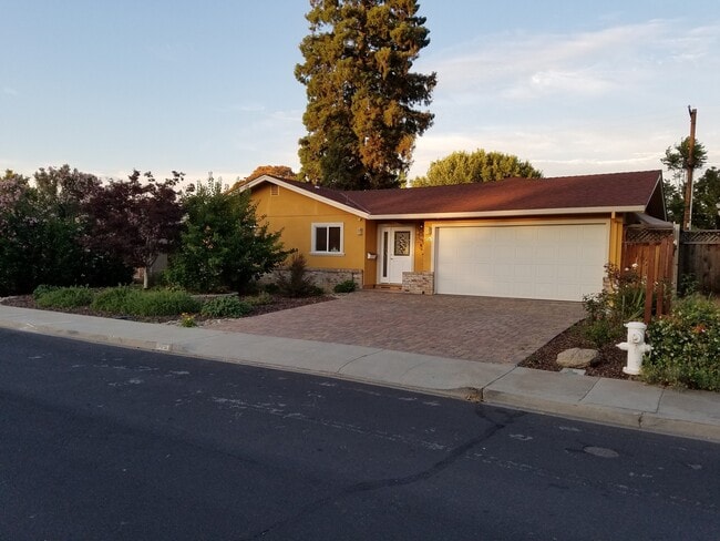 Building Photo - Elegant 4BR Retreat with Pool – Cupertino Schools, Near Apple Park