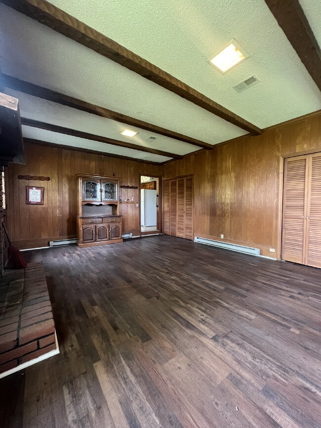 Photo - 3BR/2BA Home in Springfield Surrounded by Farmland