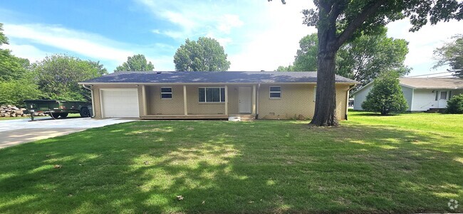 Building Photo - Remodeled  3-bedroom 2 bath Home in Fayett...