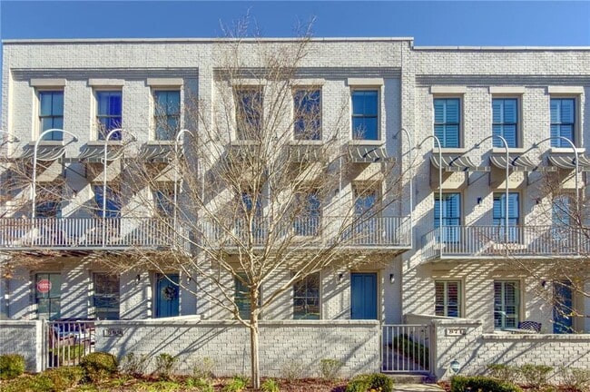 Building Photo - 871 3rd St