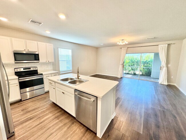 Photo - ** MEADOWOOD ** 3 BED / 2.5 BATH - TOWNHOM...