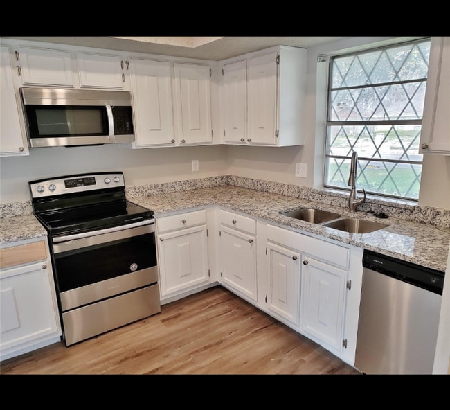 Photo - 2752 Meadow Isle Ln