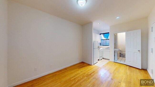 Building Photo - 1731 Second Avenue Unit 5RN Rental