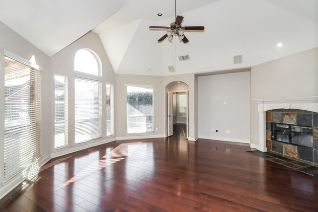 Photo - 2718 Van Gogh Ln