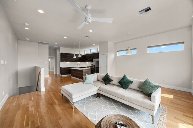 Photo - 4618 Nichols St