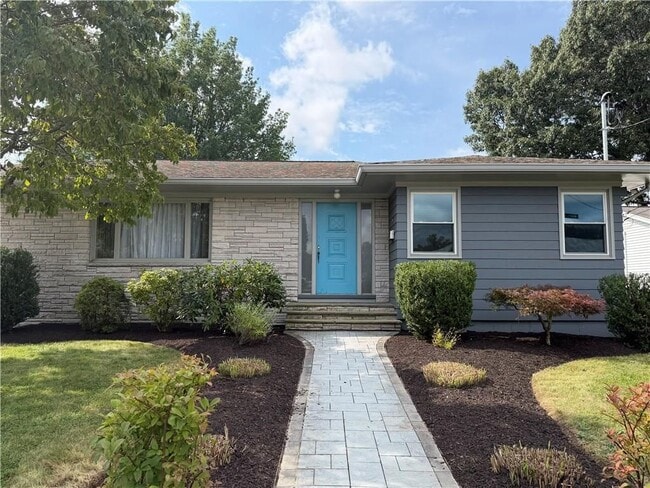 Photo - 2 Wardlaw Ct