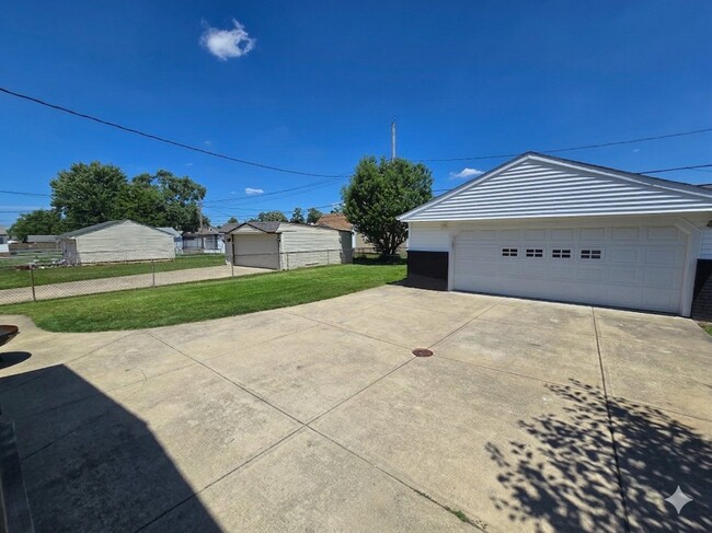 Photo - 6455 Almont Dr